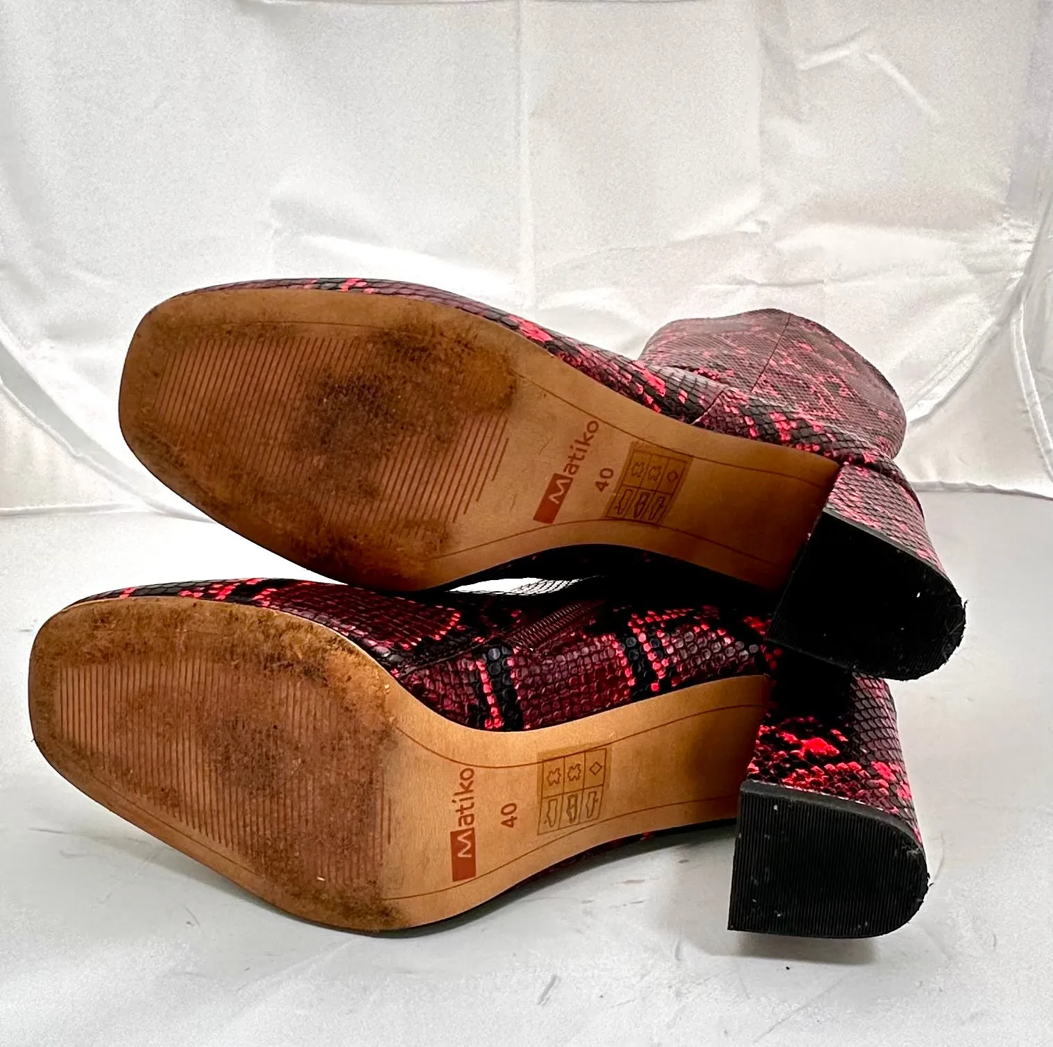 MATIKO WOMENS TALL BOOTS size 40 (pre owned)