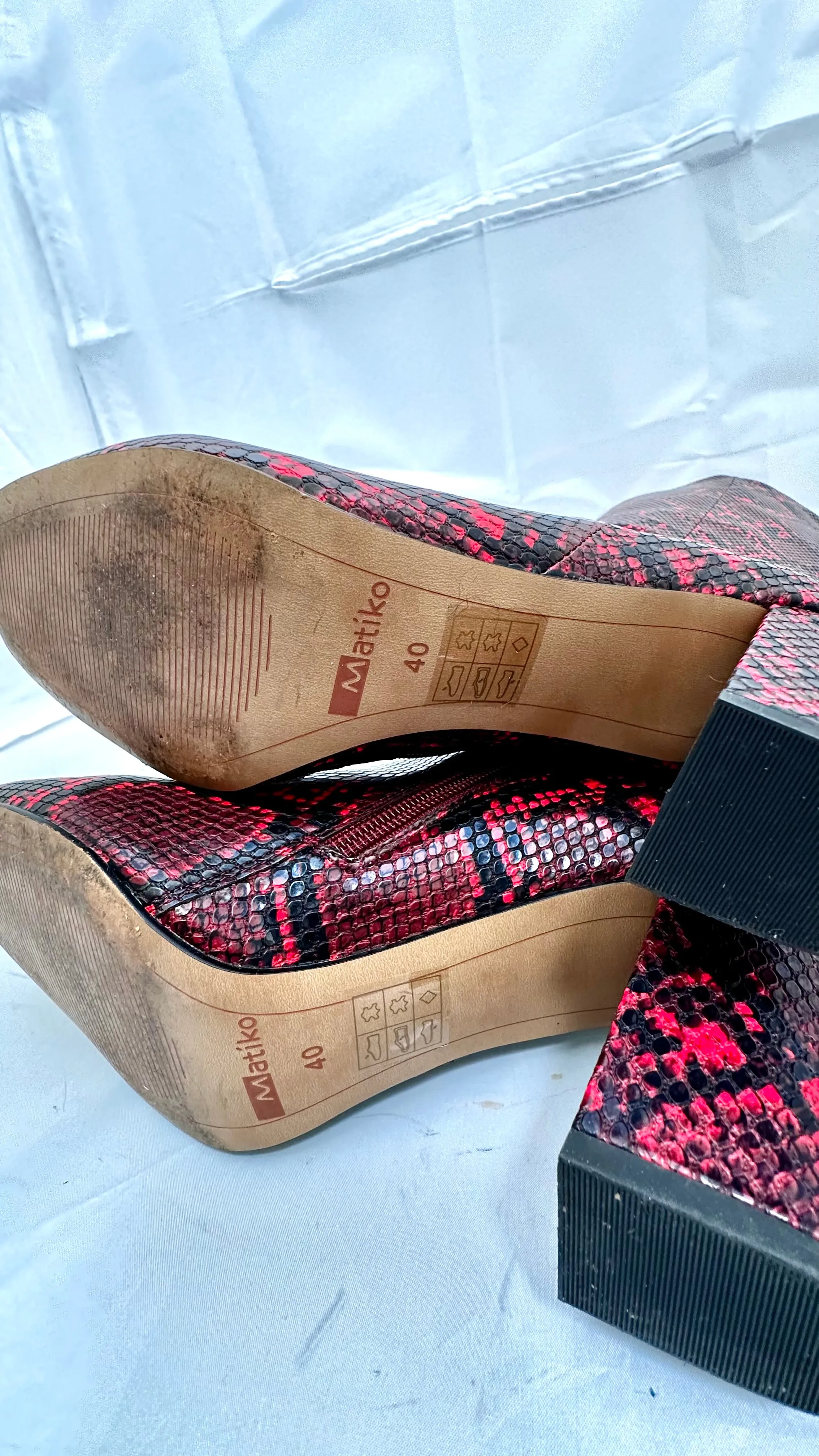 MATIKO WOMENS TALL BOOTS size 40 (pre owned)