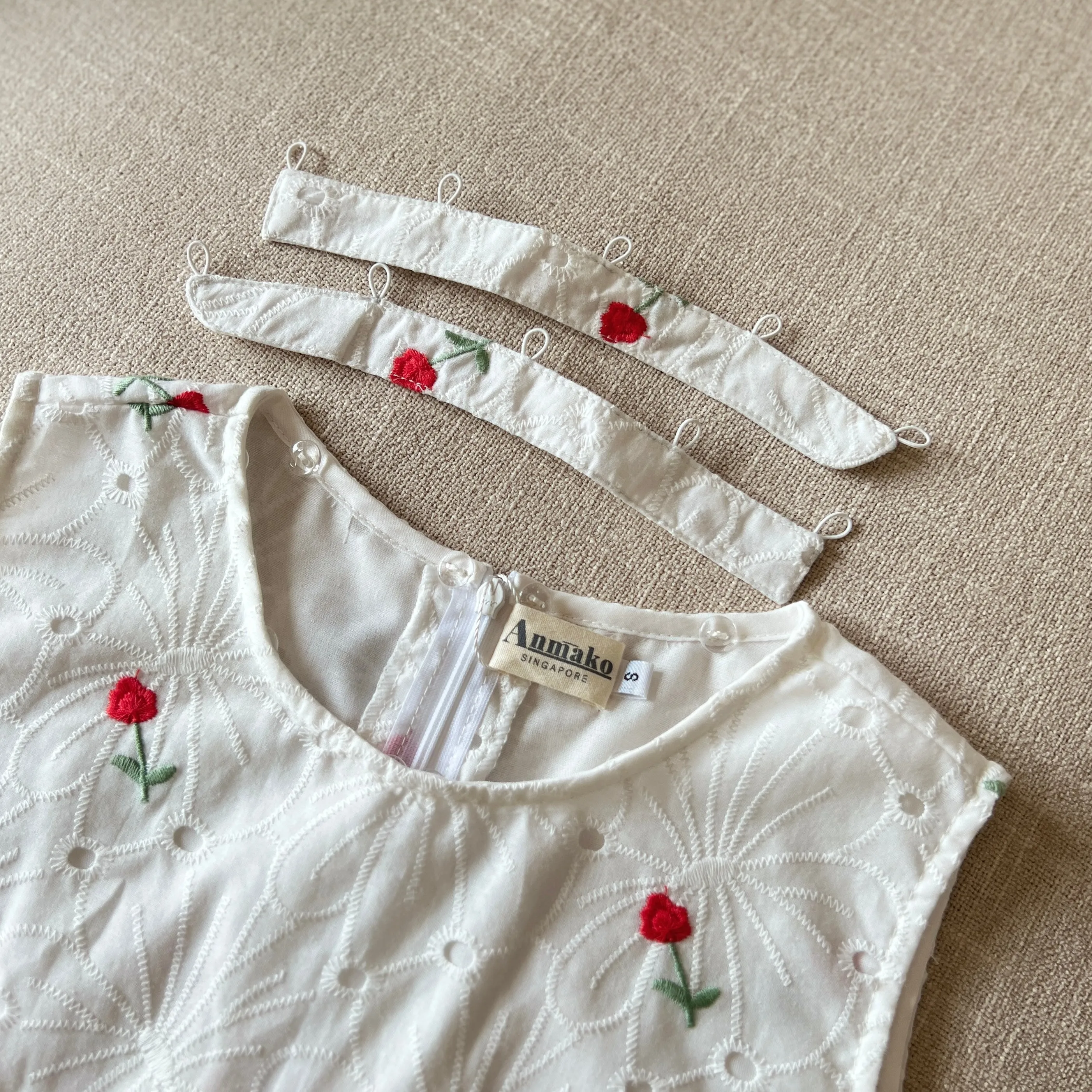Sleeveless Mandarin Collar Eyelet Top (Red) L