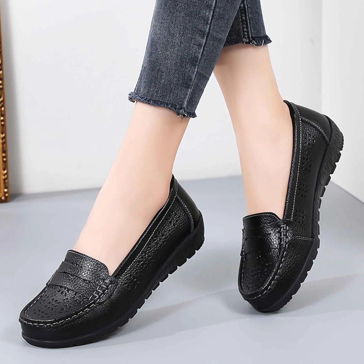 Women's Casual Closed Toe Slip On Loafers Breathable Comfortable Walking Shoes Softsole Arch Support Mules for Daily Wear